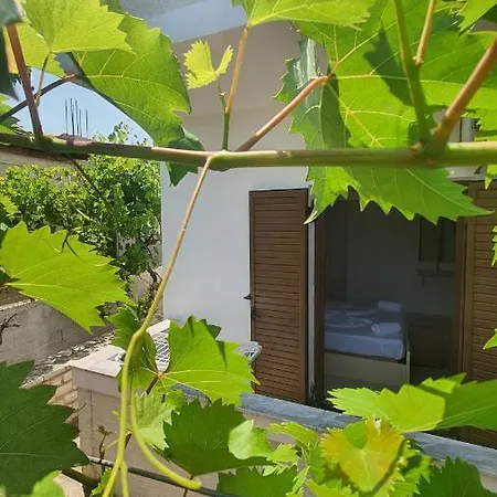 Mihal * Sarandë
